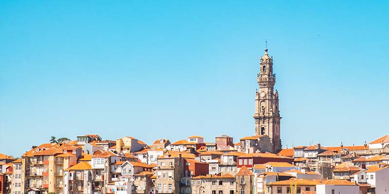 Een prachtig uitzicht vanuit de Torre dos Clerigos in Porto
